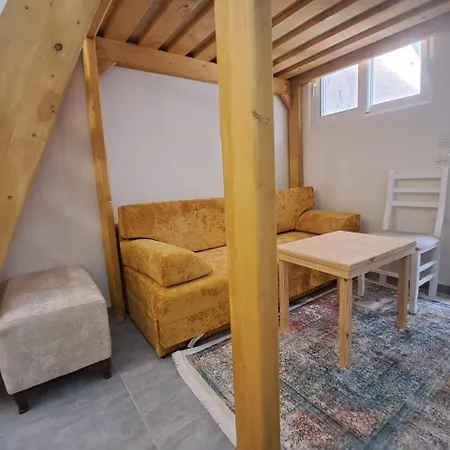 Esel Apartment *