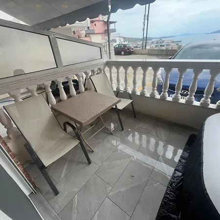 Esel 아파트 Sarandë